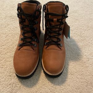Toms Mojave boots, NWT
